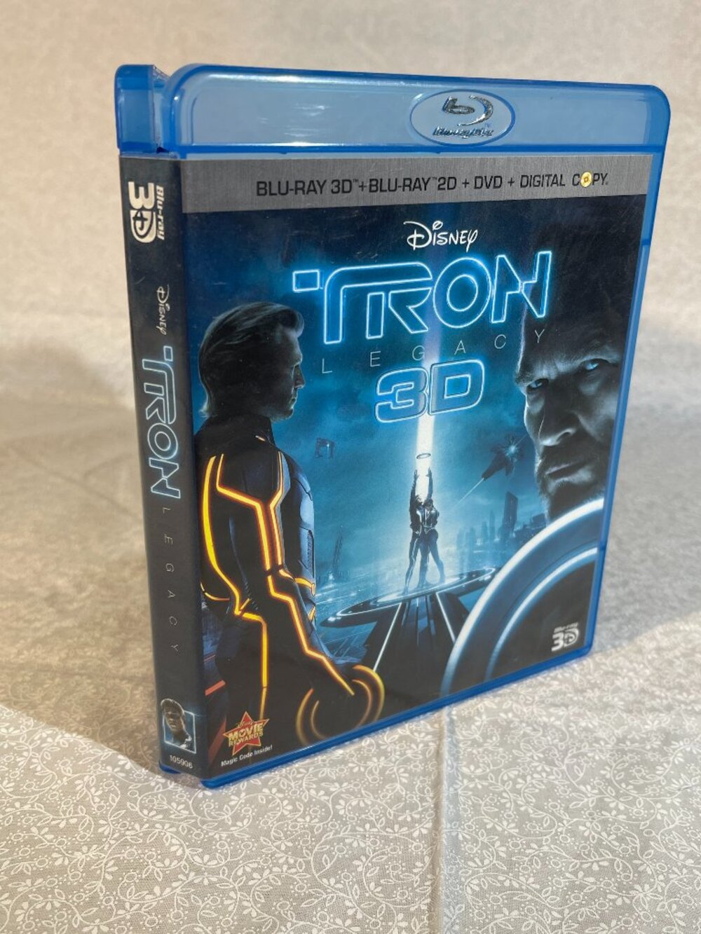 Tron: Legacy (Blu-ray/DVD, 2011, 4-Disc Set, Includes Digital Copy 3D (206)